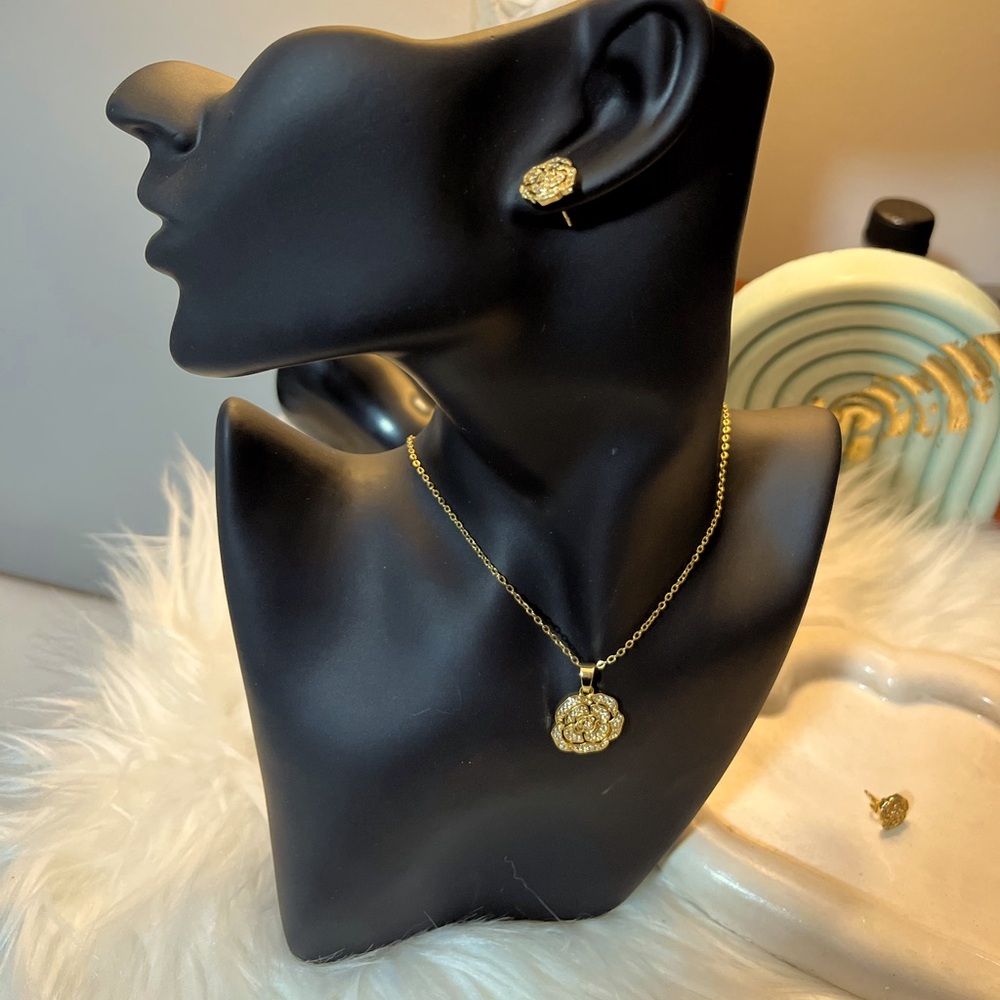 Elegant Gold Floral Jewelry Set
